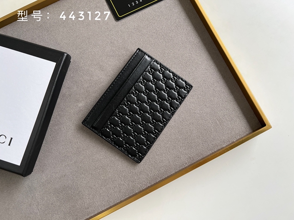 グッチ財布コピー背面デザイン